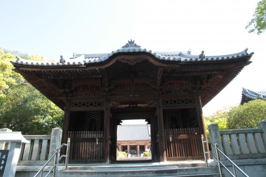 屋島寺の仁王門