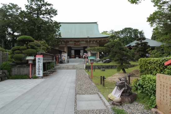 観自在寺本堂と栄える