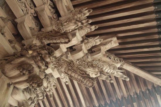 本堂の彫刻達