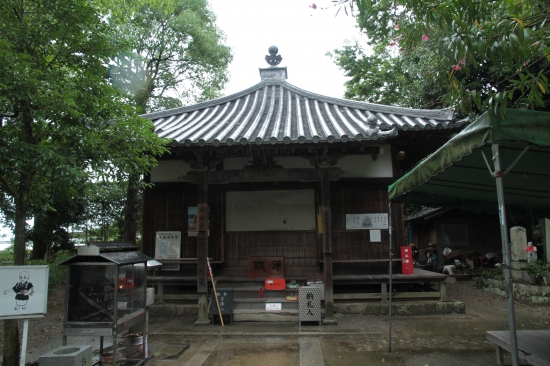 萩原寺　大師堂　右のテントでお勤めしました！