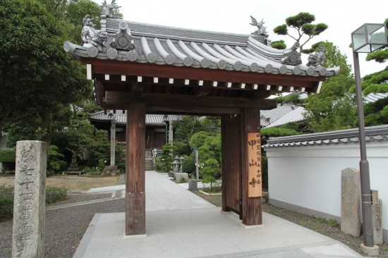 甲山寺の中門？山門？