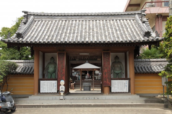 海岸寺の山門