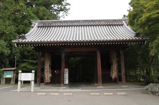 根来寺山門　この左手に牛鬼が