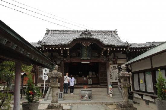 一宮寺　大師堂　扉の中には入れます