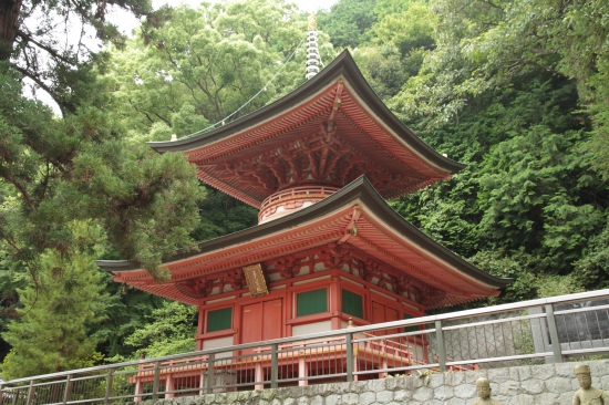 八栗寺のシンボル　朱色の多宝塔