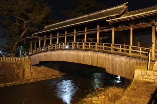 金比羅さん　金倉寺川に架かる鞘橋