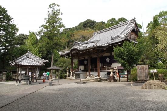 延光寺山門より境内