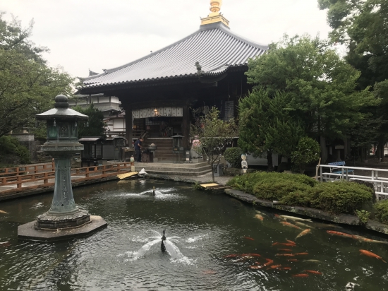 霊山寺　放生池と大師堂