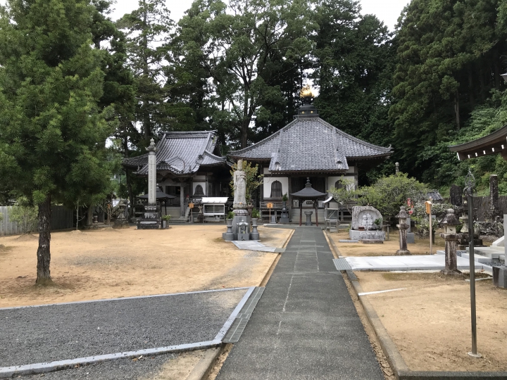 仏木寺 本堂と大師堂