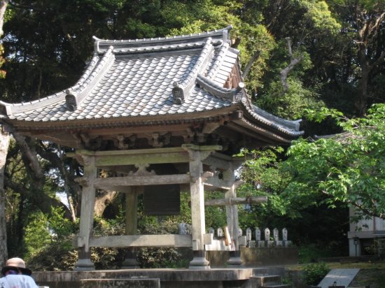 最御崎寺の鐘楼、鳴らしてきました。朝早いし気持ちいい！！