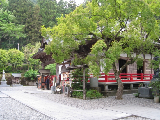 本堂横から