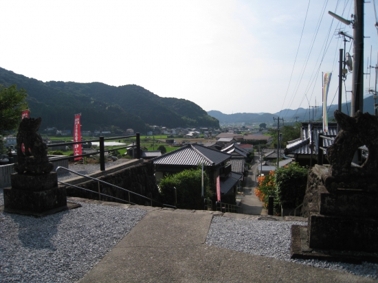 龍光寺からお米の美味しい「三間平野」を見渡す、山以外遮るものが無く気持ちいい