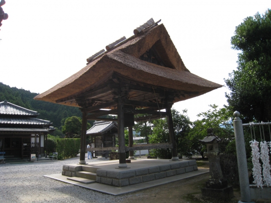 仏木寺、話題の鐘楼・・・