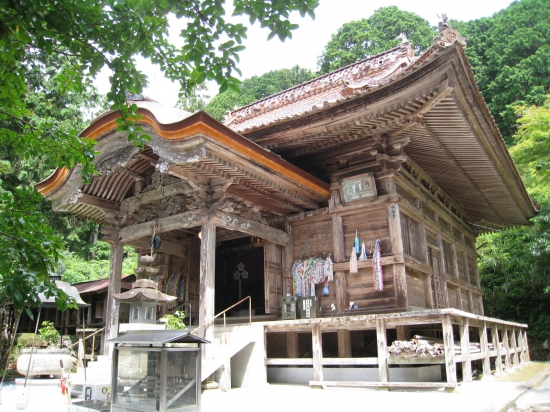 地元では「明石さん（あげいしさん）」の明石寺、全てが古く威厳あり