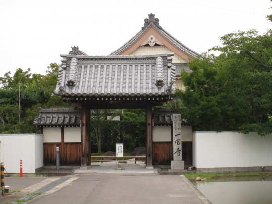 駐車場側の西門