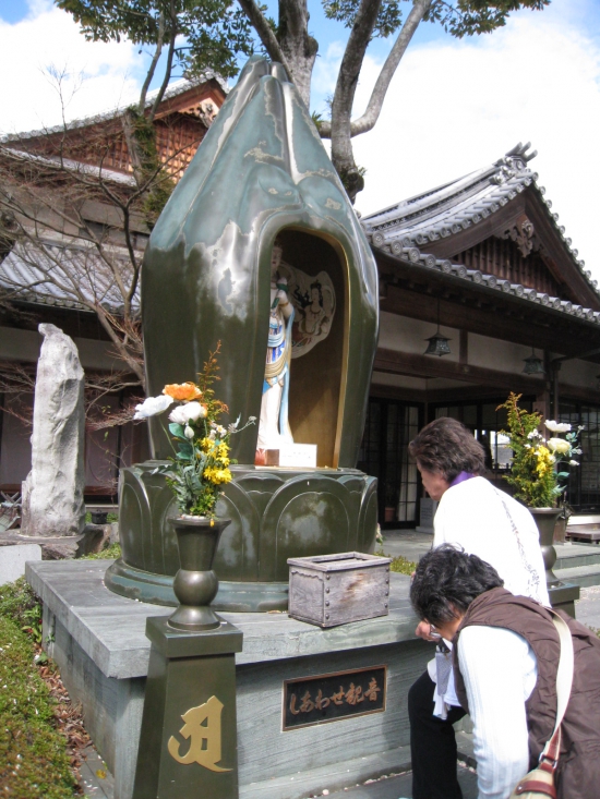 大日寺「しあわせ観音」私も手を合わせてきました