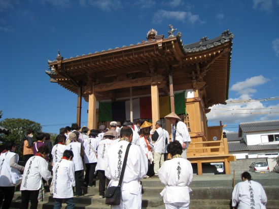 国分寺　大師堂最近できたものの様子。左側には以前の古い大師堂がありました。