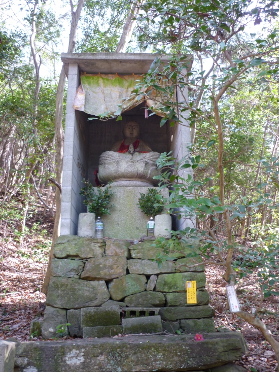 根香寺道19丁、根香寺まであと19丁････もう少しで県道180号に出ます。