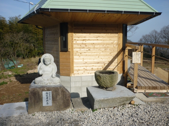 根香寺近くの休憩所です。四国霊場巡拝物故者供養もして頂いています。感謝！