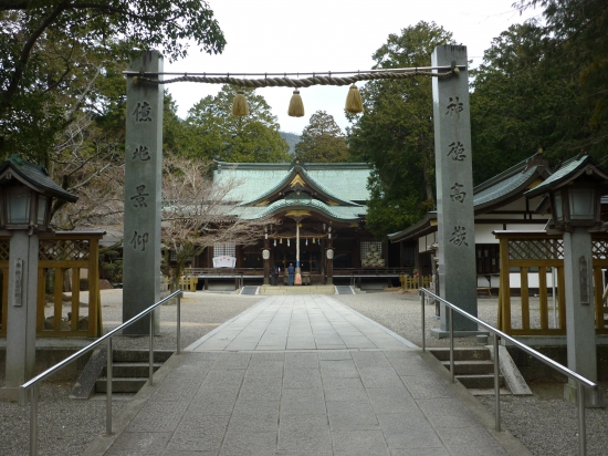 大麻比古神社。お遍路さんが、授与所の方に、過去２回は歩きお遍路だったが、今回はレンタカーで廻ると仰っていました。きっと、道中の安全祈願をされたのでしょうね。