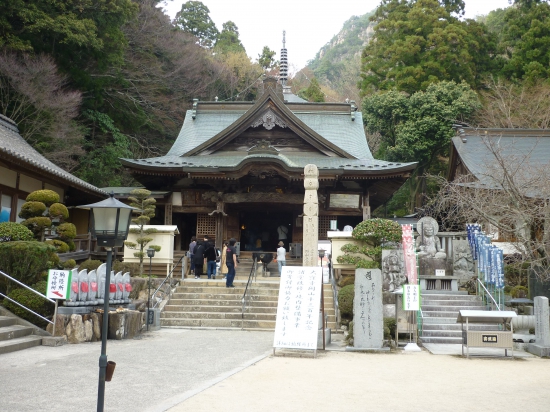 大窪寺の滞在時間（15時着につき）も短く、15時51分発のコミュニティ・バスに乗り遅れないようあたふたとしてしまいました。今回も帰りバスの乗客は私たち二人だけでした。