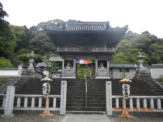 朝７時前の２２番平等寺  