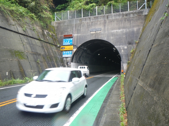 鳥坂トンネル  ここで雨が降りだした