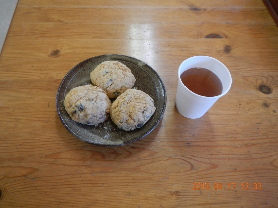 昼飯は甘納豆入おはぎ