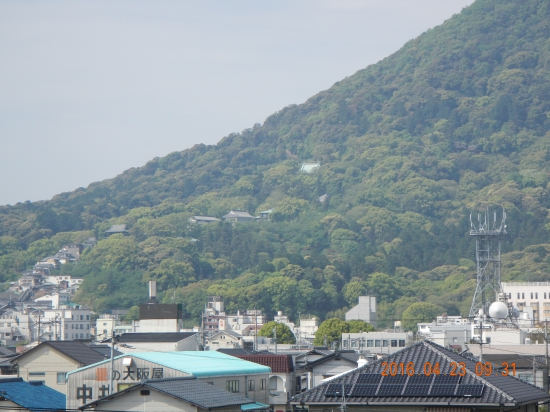 山の中腹に「こんぴらさん」が見える♪