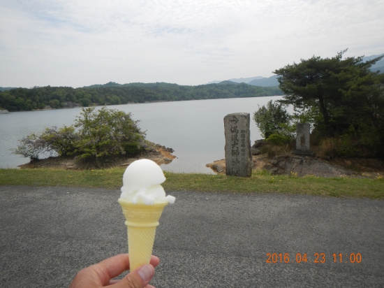 日本一のため池「満濃池」で休憩♪