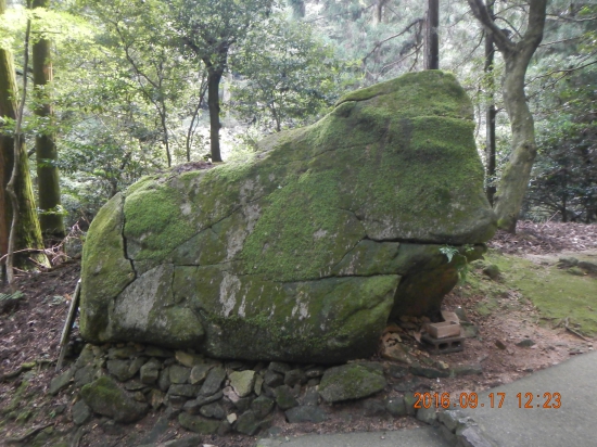 興隆寺の牛石