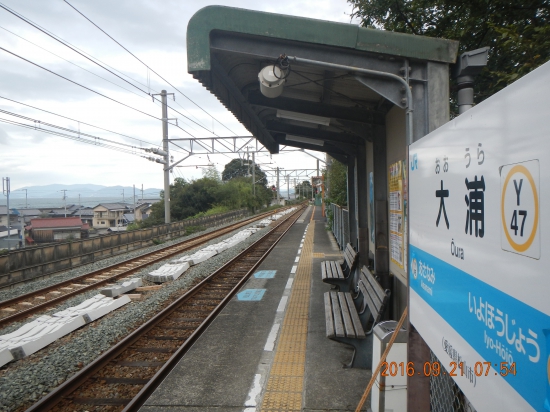 今日は大浦駅から   無人駅で券売機無し