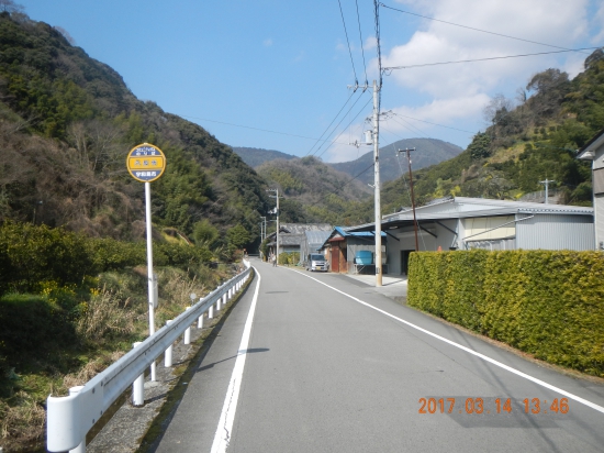 目指す仏木寺は前に見える山の向こう側!!