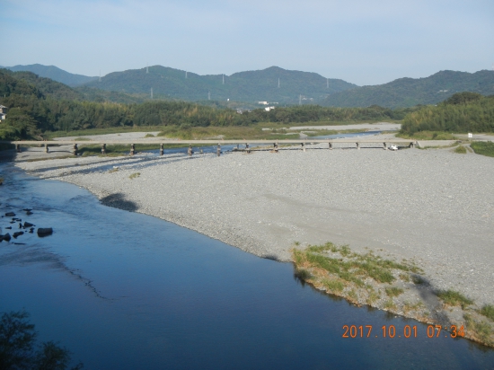 鮎喰川に架かる潜水橋