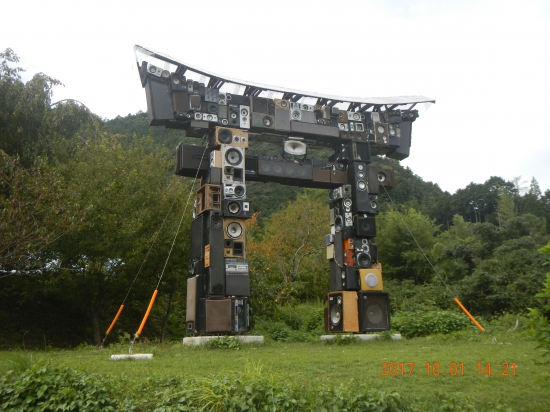 WEEK神山のカラオケ鳥居