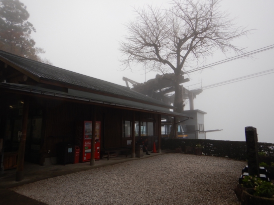 ロープウェーで下山した