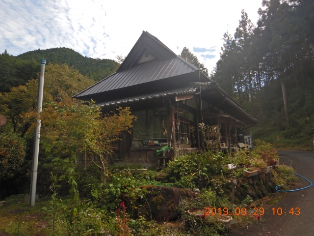 龍澤寺入口の竜沢寺緑地公園管理事務所