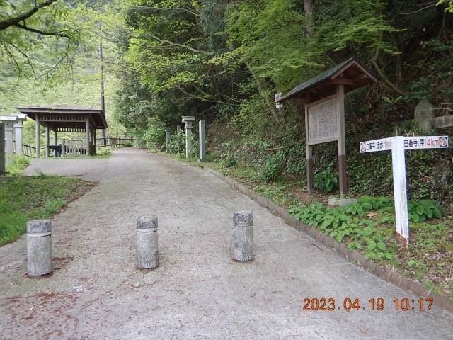 ここから白峰寺に向かう