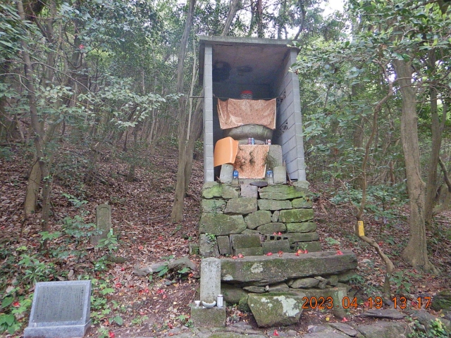 白峰寺から根香寺まで遍路道の１９丁にて