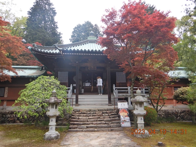 根香寺本堂にて