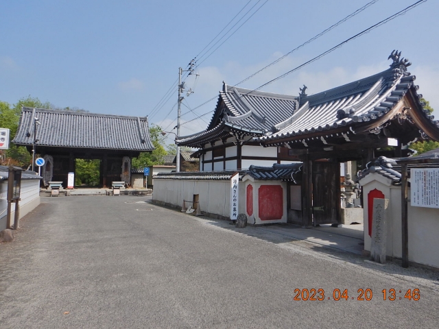 右が自性院    左が志度寺