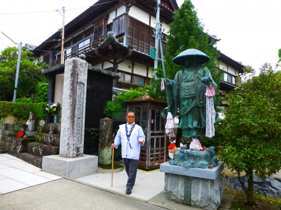 気分だけはお大師様になりきってます・・