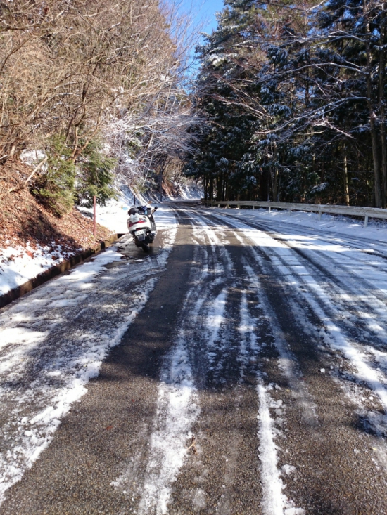 ここから先は、積雪と凍結