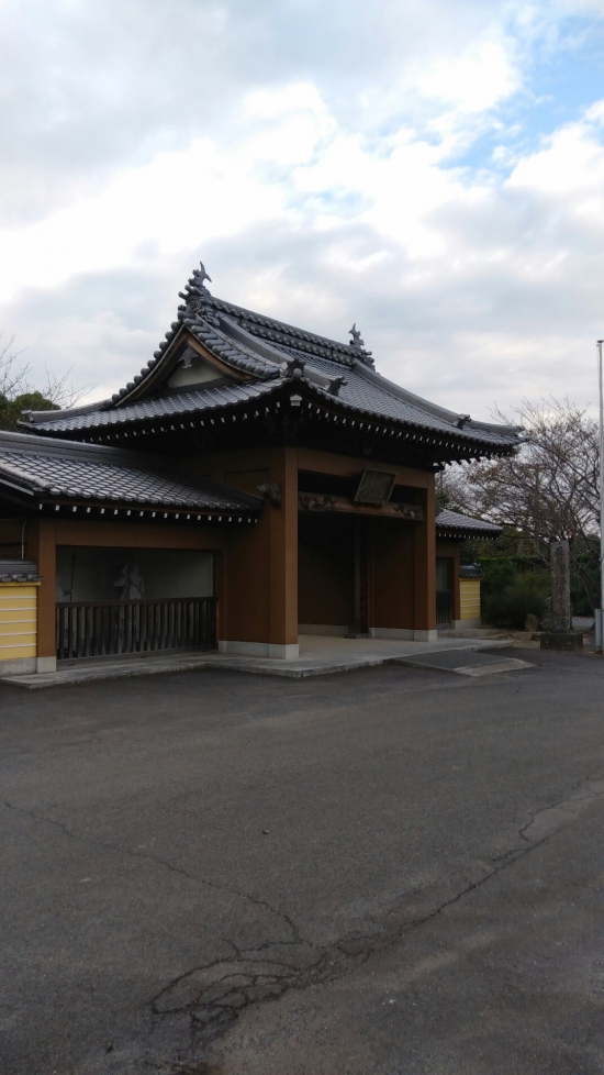 海岸寺、ここは太子堂のある奥の院からいつもお参りします。