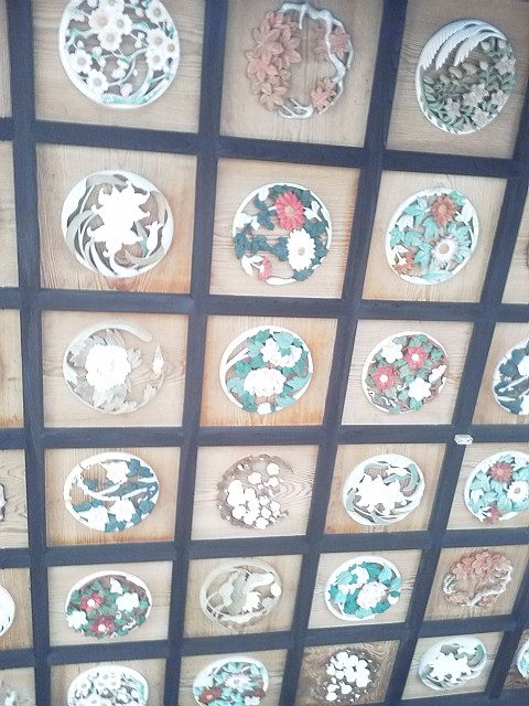 郷照寺の綺麗な天井絵です。ピンボケです。
