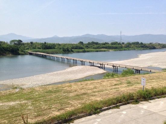 川島橋　　渡った後。遠くから見えるこの景色も綺麗！