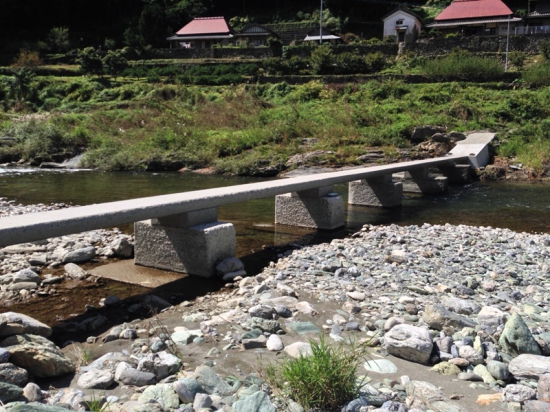 鮎喰川の沈下橋