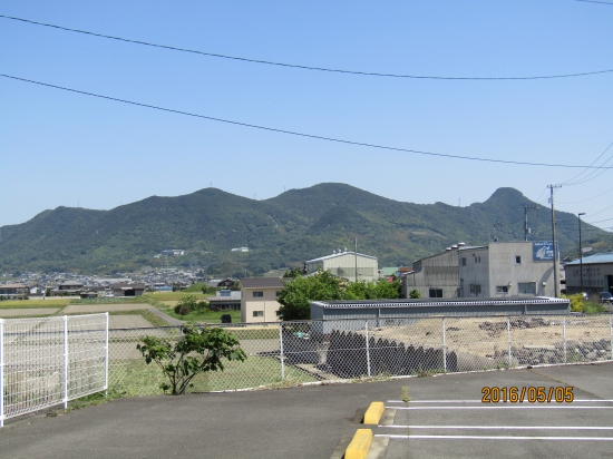 コンビニから弥谷寺が見えた。