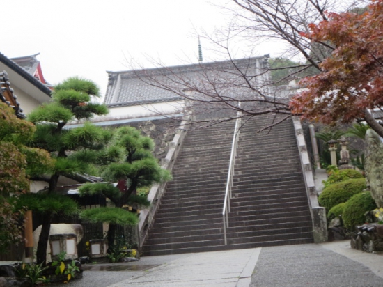 更に　石段登ります。