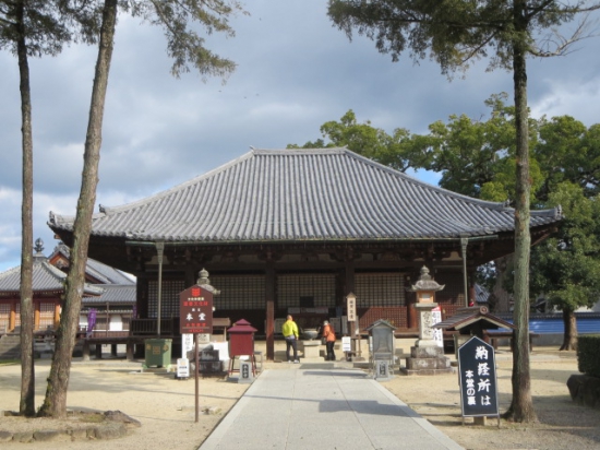 一重寄棟造りの本堂　鎌倉時代に建立
